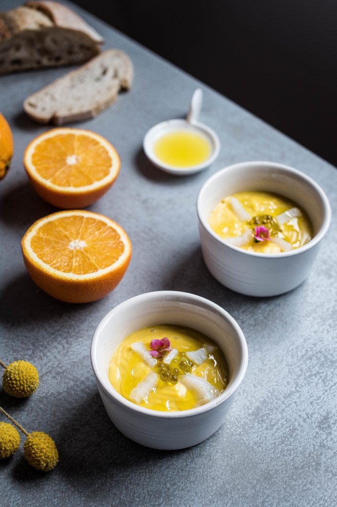 Salmorejo de naranja, porra de naranja con bacalao